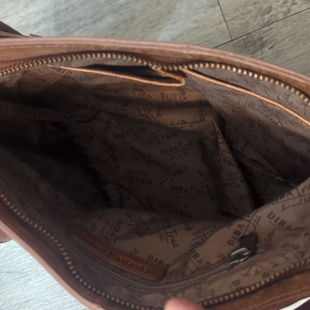 Diva True Crossbody Handbag - Picture 7 of 13